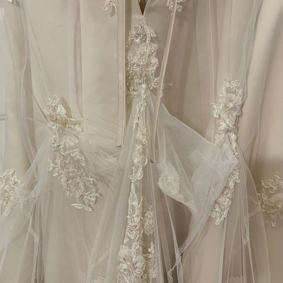 Beautiful Maggie sottero wedding dress - Picture 3 of 8